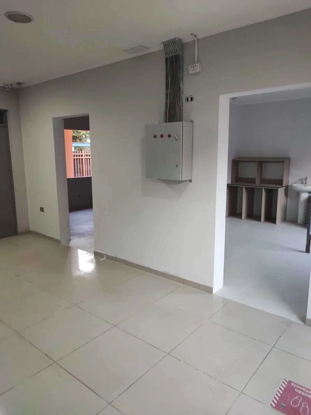 Piso terminado en interior recién entregado
